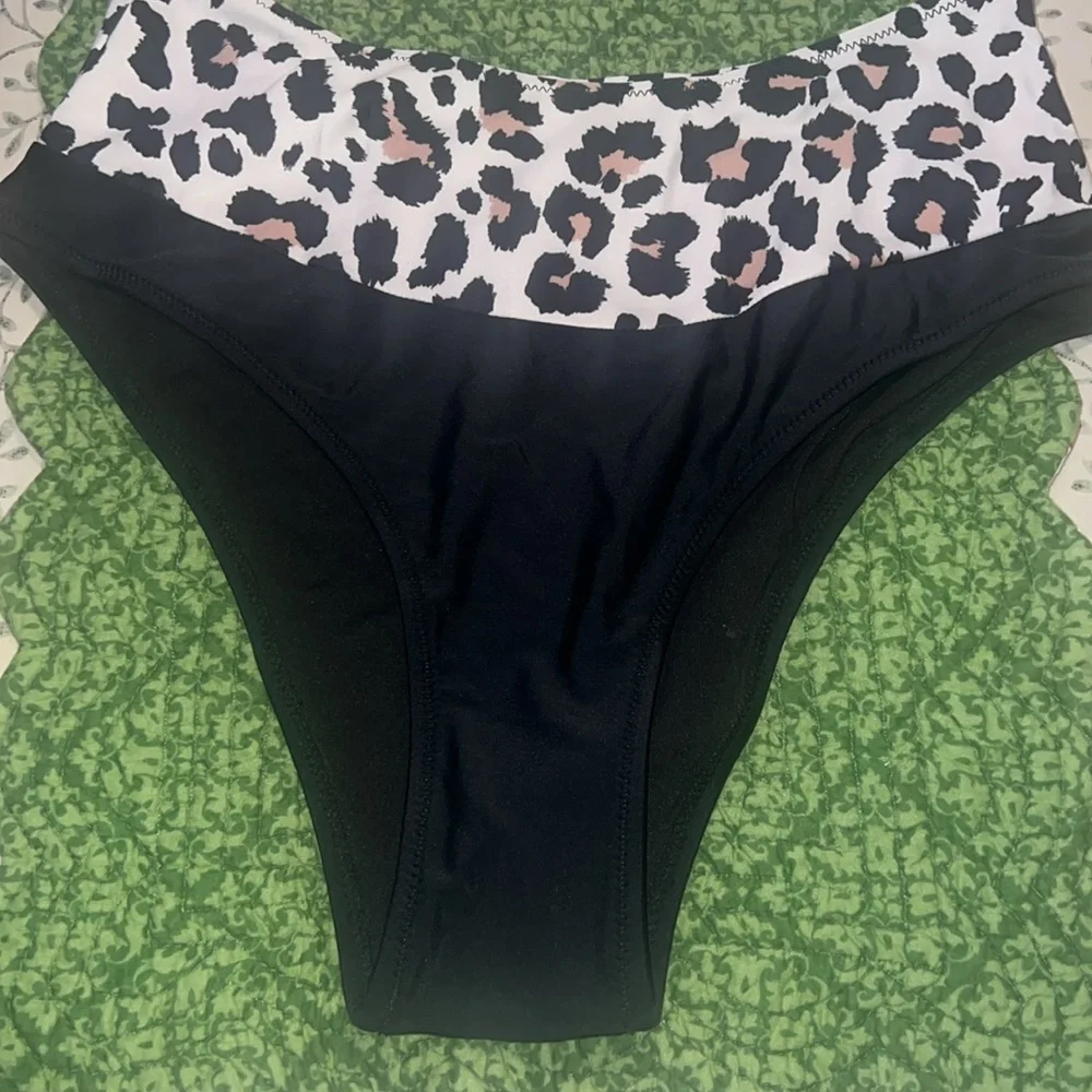 VIMPUNEC Women's High Waisted Bikini.  Size M.  New without tag.